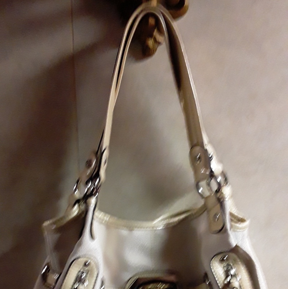 ❤NWT - Cream color purse with Cosmetic Case - Picture 2 of 14